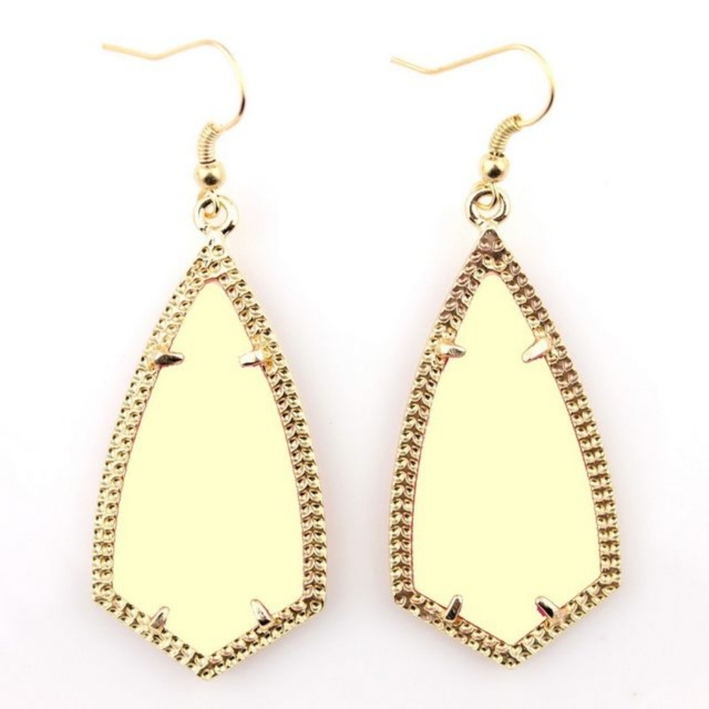 New Gorgeous 🥰 Cream Diamante Dangle Earring